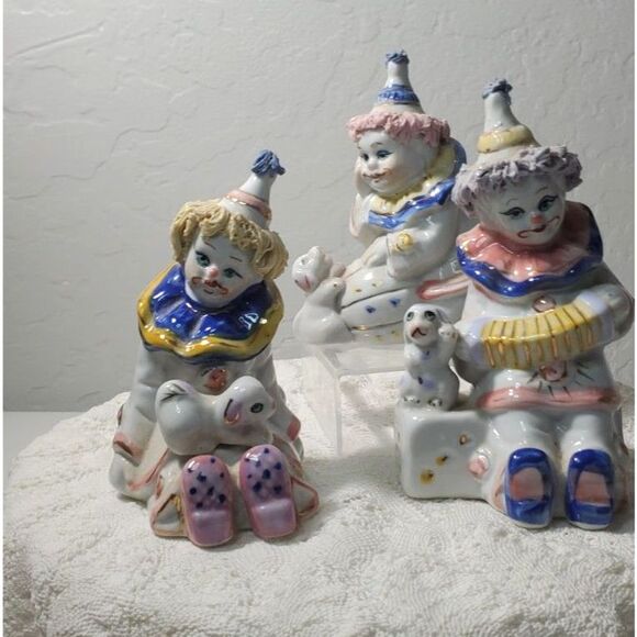 Clown Figurines  Hand Painted Traditional Clown Attire ( 3 in the Set) ~Vintage~ - Picture 7 of 9